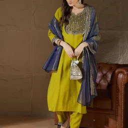 VredeVogel Women Floral Embroidered Kurta with Trousers & Dupatta-picture-37