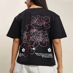 Bene Kleed Women Floral Printed Applique Boxy T-shirt-image-61