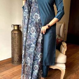 HETVI CREATION Floral Embroidered Chanderi Silk Straight Kurta With Trousers & Dupatta-22