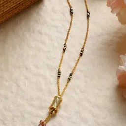 Priyaasi Geometric Black Bead Mangalsutra-image-4