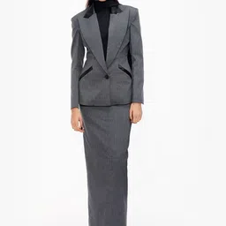 QUA Single-Breasted Contoured Blazer-picture-45