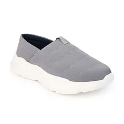 Roadster Women Solid Round Toe Lightweight Casual Slip-On Sneakers-image-39