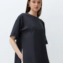 Trendyol Women V-Neck Drop-Shoulder Sleeves Pockets T-shirt-image-45