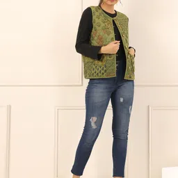 SANSKRUTIHOMES Women Floral Lightweight Quilted Jacket with Patchwork-image-37