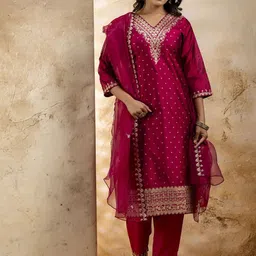 VredeVogel Ethnic Motifs Embroidered V-Neck Straight Kurta With Trousers And Dupatta-image-71