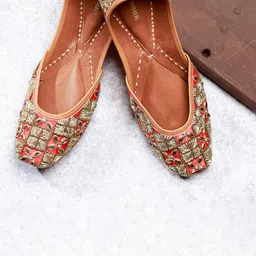 Anouk Women Round Toe Embellished Mojaris Flats-image-8