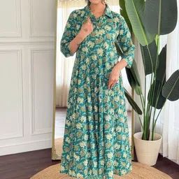 SIJOPA Women Floral Printed Cotton Kurta with Trousers-image-4