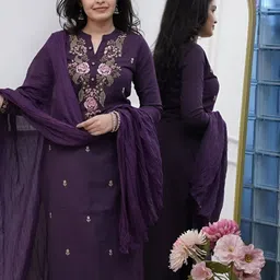 Siya Fashion Floral Embroidered Mandarin Collar Straight Kurta With Trousers & Duptta-picture-2