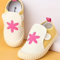 Cute Walk by Babyhug Velcro Closure Casual Shoes with Floral Print - White-image-7