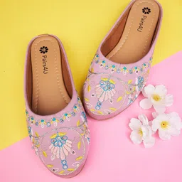 Pairs4U Women Embellished Ethnic Mojaris Flats with Embroidered-image-27
