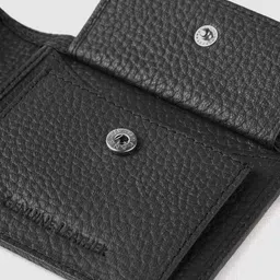 THe VerTicaL Men Textured Leather Two Fold Wallet image 4