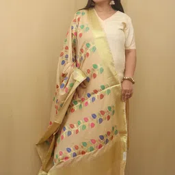 Luxurionworld Ethnic Motifs Woven Design Dupatta with Zari-picture-1