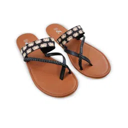 THE MADRAS TRUNK Women Printed One Toe Flats-image-60