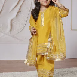 VASTRAMAY Girls Yoke Design Gotta Patti Straight Kurta with Pyjamas & With Dupatta-image-57