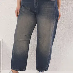 Trendyol Women Regular Fit Mid-Rise Heavy Fade Jeans-image-40