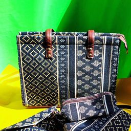 TheYUGO Geometric Printed Structured Shoulder Bag-picture-17