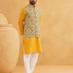 SOJANYA Men Regular Thread Work Kurta with Churidar image 4