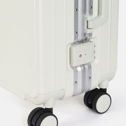 Kenneth Cole 360-Degree Rotation Hard Case Medium Size Trolley Bag image 2