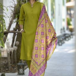 YOELLA Women Regular Kurti & Trousers & Dupatta-picture-34