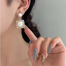 ONUYX Square Drop Earrings-5