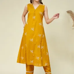 MOKOSH Floral Embroidered V-Neck Pleated Thread Work A-Line Kurta With Trouser-56