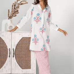 THE FAB FACTORY Floral Printed V-Neck A-Line Kurta With Trousers-picture-1