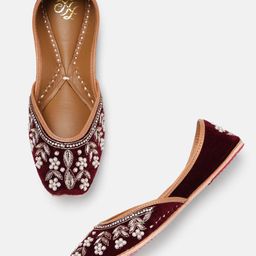 House of Pataudi Women Embellished Ethnic Mojaris-image-94