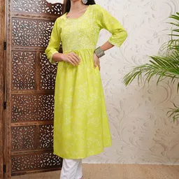 Vishudh Women Floral Printed Gotta Patti Kurta-image-48