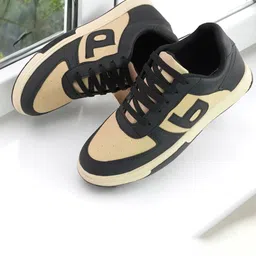 Beeone Men Striped Sneakers-image-4