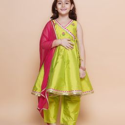 Bitiya By Bhama Silk Woven Sleeveless Floral Embroidered Kurta & Pant With Dupatta Set - Green-image-99