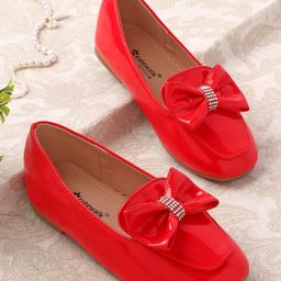 Cute walk by Babyhug Slip On Bellies with Bow Applique - Red-image-95