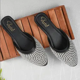 Shoestail Women Ethnic Embellished Mojaris-49