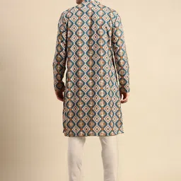 Amodh by Kisah Geometric Printed Regular Kurta with Churidar image 5