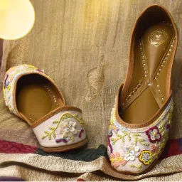 YASSIO Tahira Jutti Effortless Beauty with Layered Floral Embroidery-picture-48