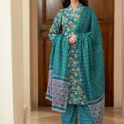 SKYLEE Women Floral Printed V Neck Regular Kurta with Palazzos & With Dupatta-picture-2