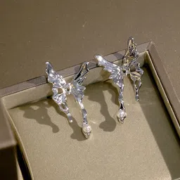 VAGHBHATT Silver-Plated Animal Shaped Studs image 3