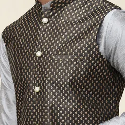 SOJANYA Men Regular Kurta with Churidar image 2