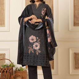 FLAMBOYANT Floral Printed Mandarin Collar Thread Work Kurta With Trousers & Dupatta-image-12