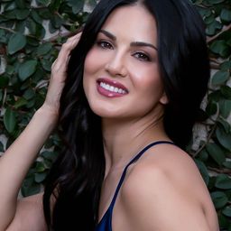STARSTRUCK BY SUNNY LEONE Set Of 3 Lipstick, Lip Gloss & Lip Liner Combo - Sugar Plum image 5