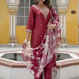 VredeVogel Women Floral Embroidered Regular Kurta with Trousers & With Dupatta-35