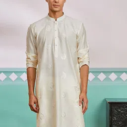 VASTRAMAY Men Geometric Embroidered Sequinned Kurta-picture-27