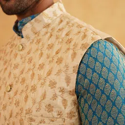 SOJANYA Men Regular Thread Work Kurta with Churidar image 2