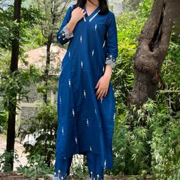 MOKOSH Women Geometric Embroidered Kurta with Trousers-image-98