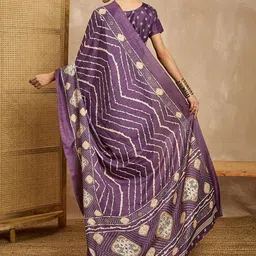 all about you Geometric Printed Saree With Unstitched Blouse image 3