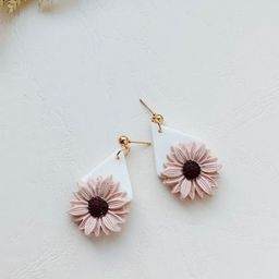 VMA PLAY FASHION Floral Shaped Drop Earrings-image-97