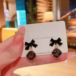 ONUYX Diamond Shaped Ear Cuff Earrings-image-90