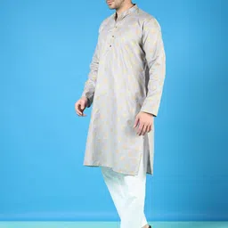 V-Mart Men Printed Regular Kurta with Churidar image 5