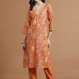 Meena Bazaar Women Floral Printed Kurta with Trousers-8