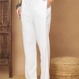 HETVI CREATION Ethnic Motifs Printed Mandarin Collar Straight Kurta with Trouser & Dupatta image 2