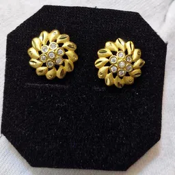 Anshenterpris Gold-Plated Crystals Studded Antique Floral Studs-90